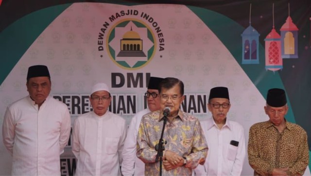 Ketua Umum Dewan Masjid Indonesia (DMI) Pusat, H Jusuf Kalla bersama jajarannya. (Foto: dok ngopibareng.id)