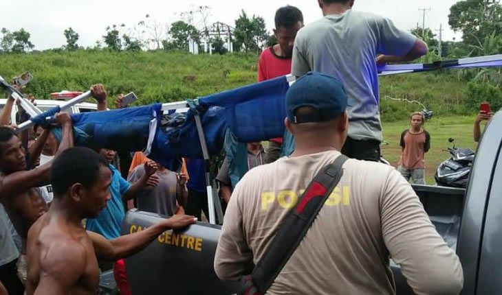  Jenazah WNA Malaysia dievakuasi dari kawasan wisata Air Terjun Tiu Kelep ke Rumah Sakit di Kota Mataram, NTB, Senin 18 Maret 2918. (Foto: Antara/Dhimas BP)
