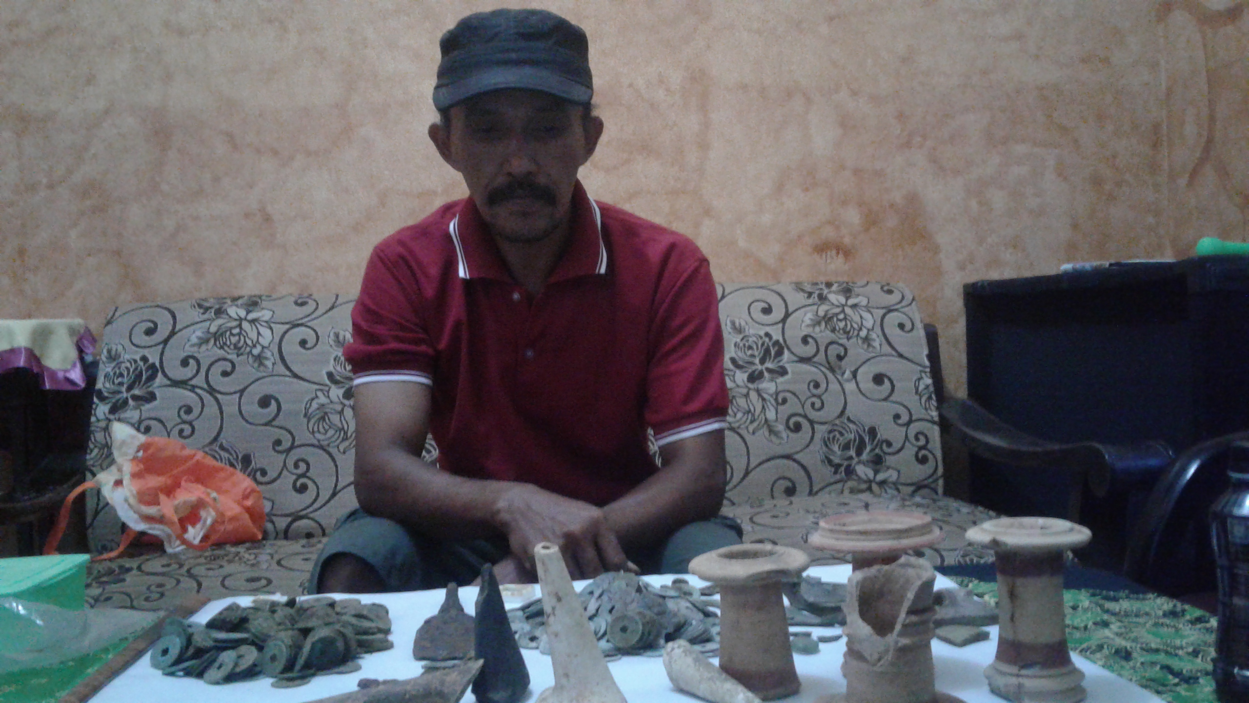 Mohammad Arifin atau Cak Mo warga Dusun Sekaran salah satu penemu benda kuno di Malang (Foto: Fajar/Ngopibareng.id)