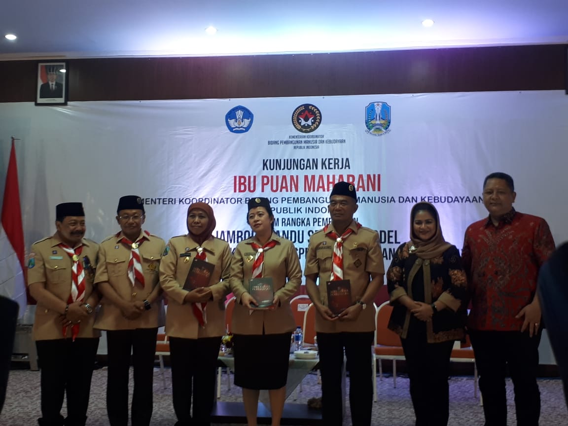 Menteri Koordinator Pembangunan Manusia dan Kebudayaan, Puan Maharani usai membuka Jambore Pandu Sekolah Model 2019 di Surabaya. (Foto : Alief Sambogo/ngopibareng.id)