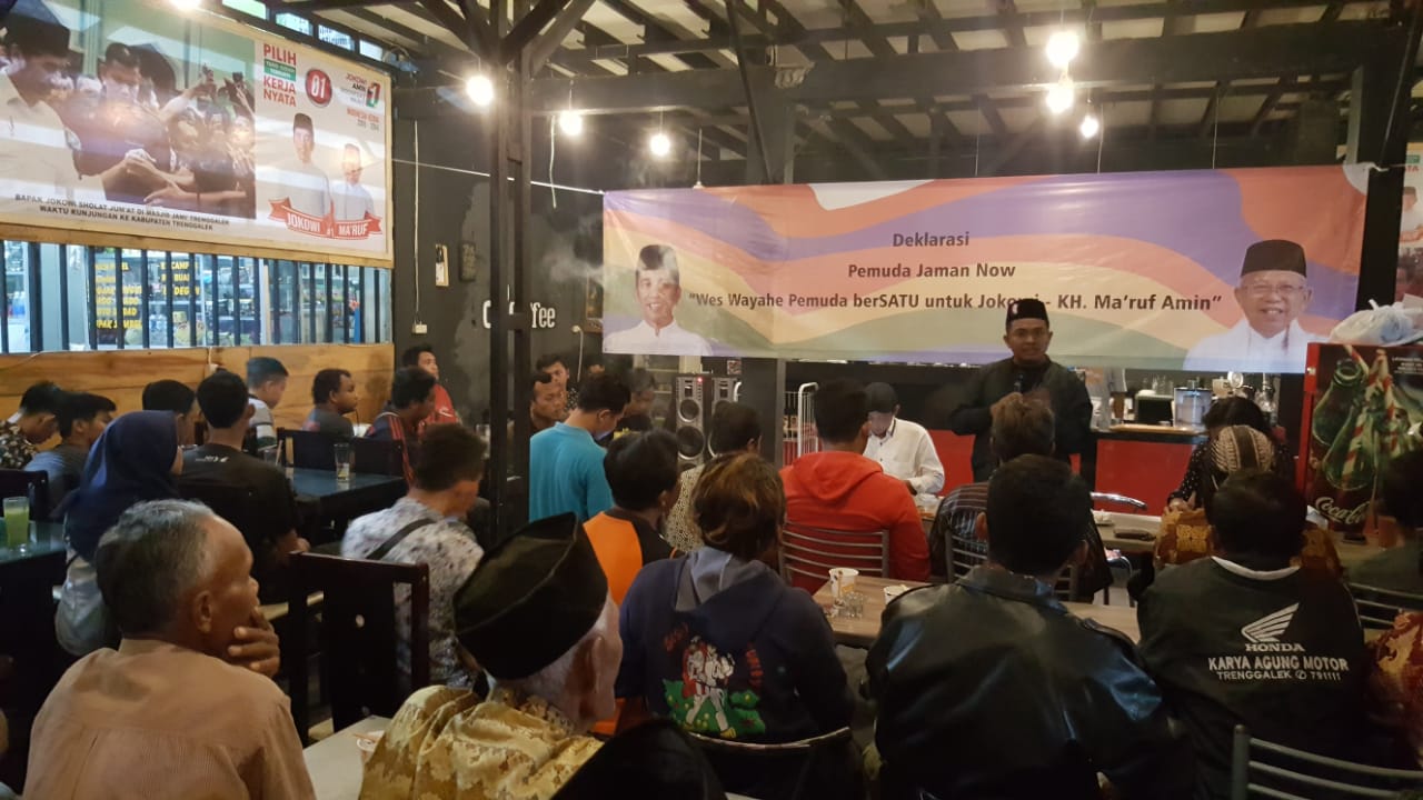 Tak hanya melalui sikap, para relawan Pemuda Jaman Now turun ke tengah-tengah masyarakat. Mereka kampanyekan program-program kerja Jokowi-Maruf. (Foto: Dok. Omah Jaman Now)