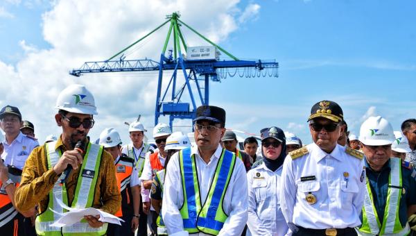 Menteri Budi Karya Sumadi saat tinjau Makassar New Port. (Foto: Kemenhub)