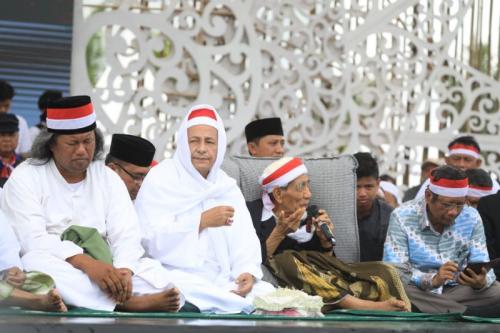 KH Ahmad Muwaffiq bersama Habib Luthfi bin Yahya dan KH Maemun Zubair. (Foto: nu for ngopibareng.id)