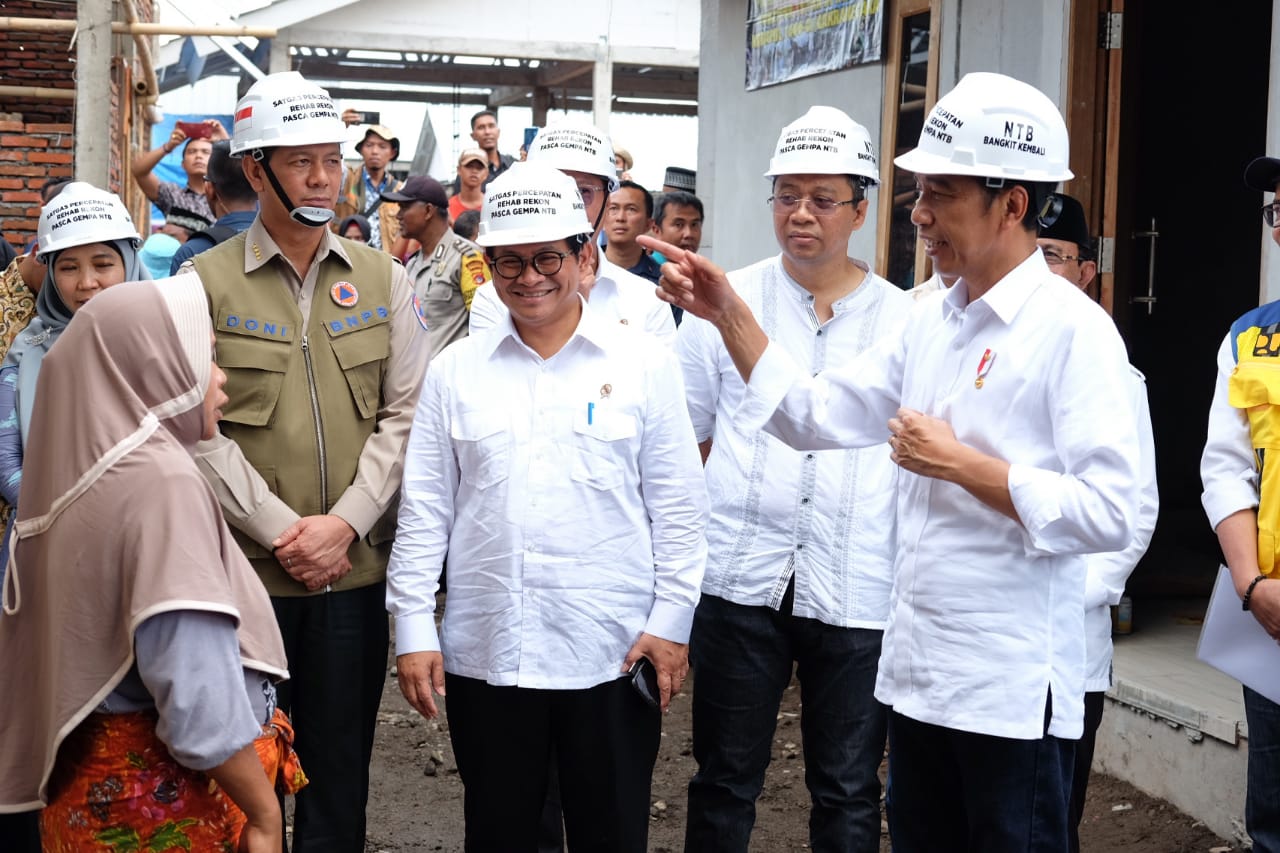Presiden Jokowi meninjau langsung rekonstruksi dan rehabilitasi korban gempa Lombok. (Foto: Biro Pers Setpres)
