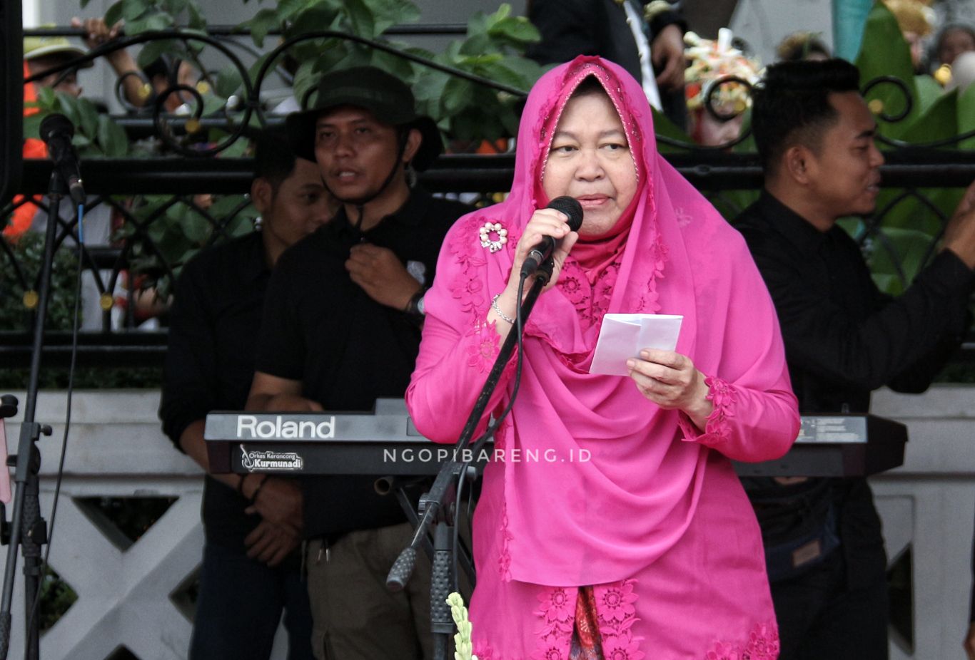 Wali Kota Surabaya, Tri Rismaharini pagi ini, Minggu 24 Maret 2019, membuka pagelaran Surabaya Vaganza. (Foto: Haris/ngopibareng.id)