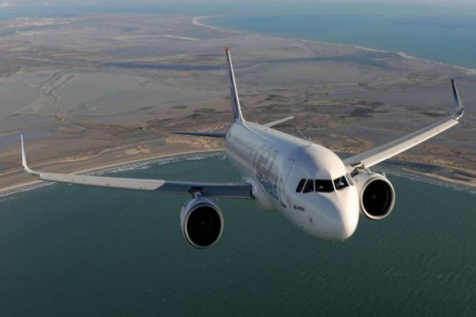 Tiongkok memesan 300 Pesawat Airbus A320 dan A350 XWB. Pesanan ini ditandatangani selama kunjungan Presiden Tiongkok Xi Jinping ke Paris. Kesepakatan ini diperkirakan bernilai puluhan miliar dolar (Foto: Airbus)