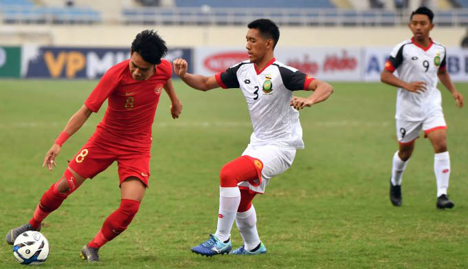 Witan Sulaiman mendapat kawalan ketat dari dua pemain Brunei Darussalam dalam kualifikasi grup K Piala Asia U-23 AFC di Vietnam, Selasa, 26 Maret 2019. (Foto: Pssi)