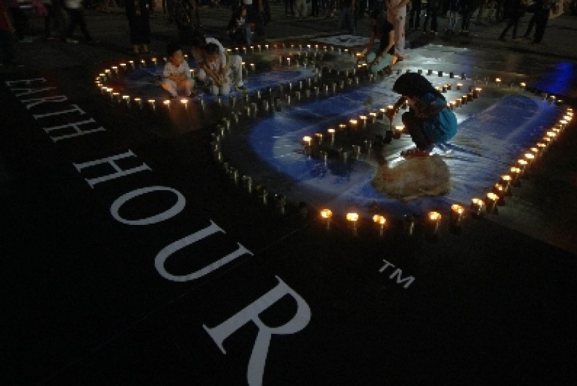 Ilustrasi Earth Hour (Foto: Antara/M Risyal Hidayat)