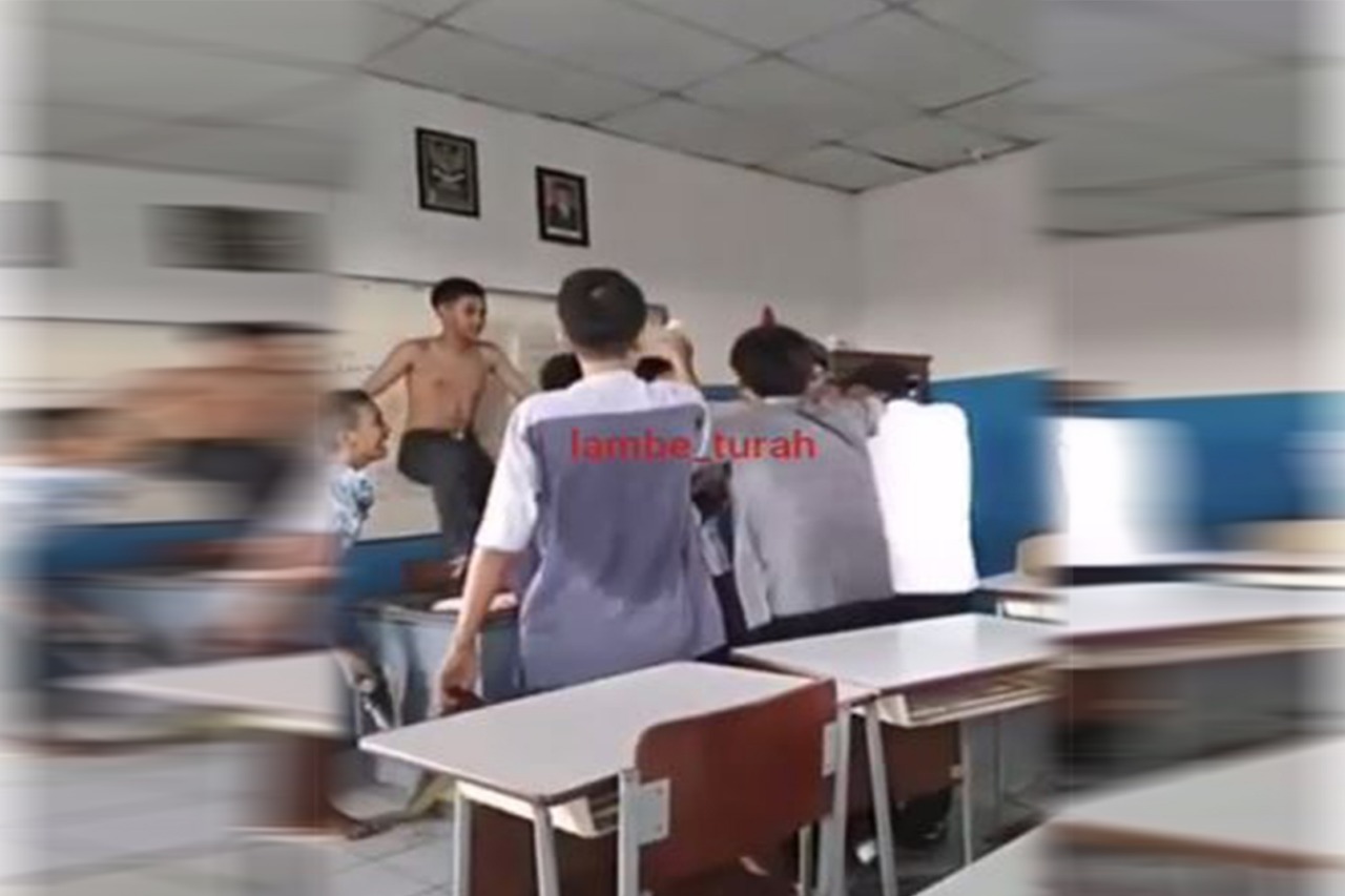 Tangkapan layar murid berjoget di depan gurunya. (Foto: screenshoot instagram lambe turah)
