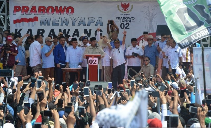 Capres Prabowo Subianto saat kampanye terbuka di Karawang. (Foto: ali/antara)
