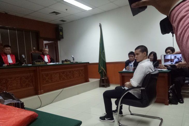 Steve Emmanuel saat menjalani sidang kasus narkoba di Pengadilan Negeri Jakarta Barat. (Foto: Antara)