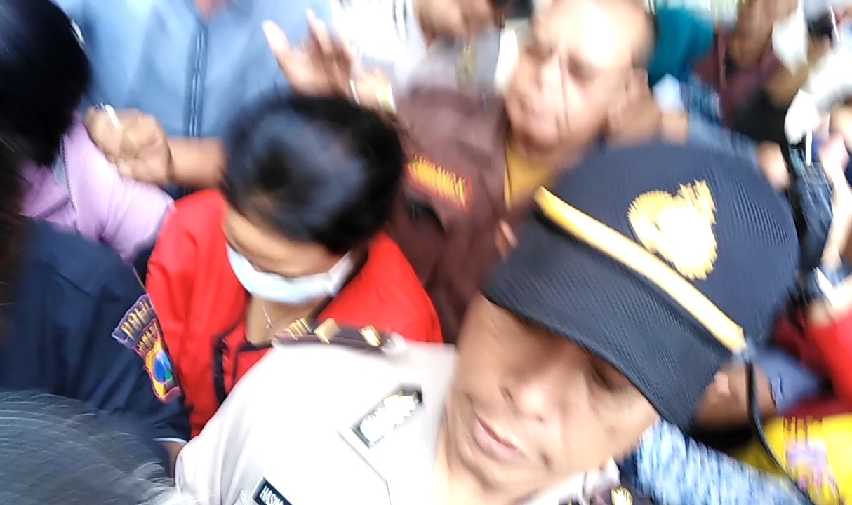 Vanessa Angel di Kejaksaan Negeri Surabaya, Jumat 29 Maret 2019. (Foto: Farid/ngopibareng.id) 