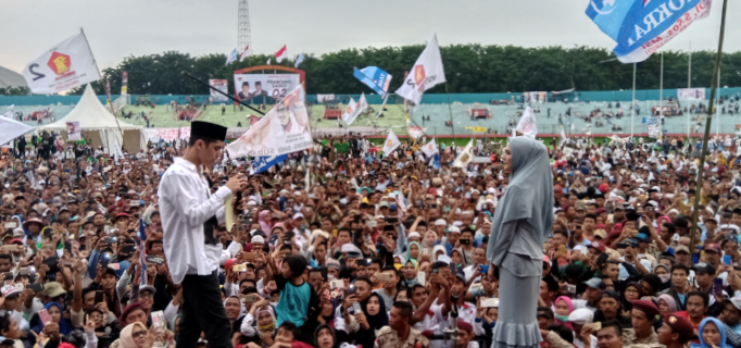 Al dan Dul saat kampanye akbar Prabowo - Sandi, di Stadion Gelora Delta Sidoarjo, Minggu 31 Maret 2019. (Foto: farid/ngopibareng.id) 