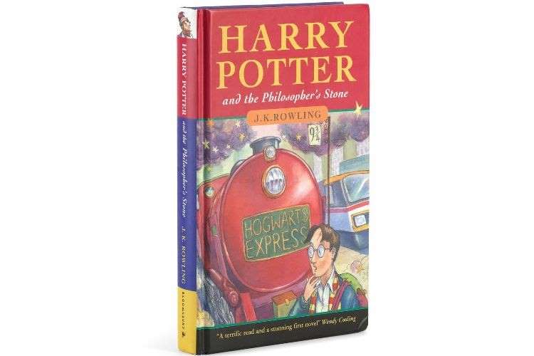 Buku Harry Potter and the Philosophers Stone cetakan pertama ini terjual Rp1,2 miliar. (Foto: Twitter/Bonhams)