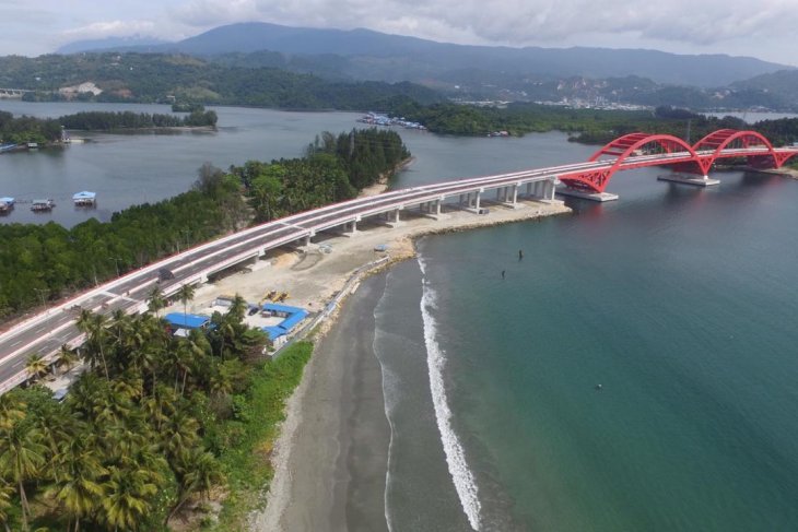 Jembatan Holtekamp yang berada di atas Teluk Youtefa, Kota Jayapura, Provinsi Papua. (Dokumentasi Kementerian PUPR)