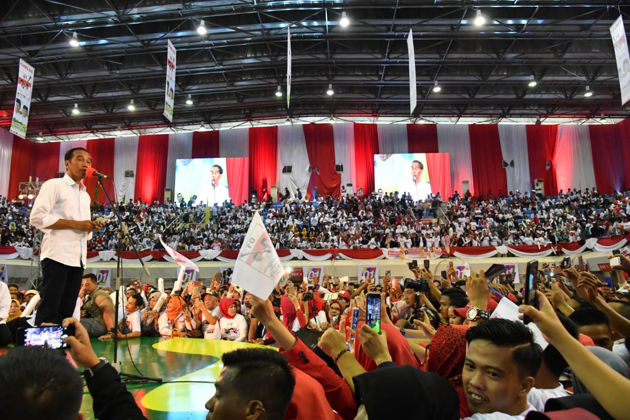 Joko Widodo mengajak seluruh rakyat Indonesia berbondong-bondong mendatangi TPS untuk menggunakan hak suaranya. (Foto: tim ngopibareng.id)