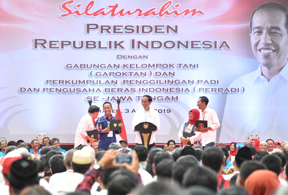 Presiden Jokowi menghadiri silaturahmi dengan Gabungan kelompok tani (Gapoktan) perkumpulan penggilingan padi dan pengusaha beras se-Jawa Tengah, Rabu, 3 April 2019. (Foto: Biro Pers Setpres)