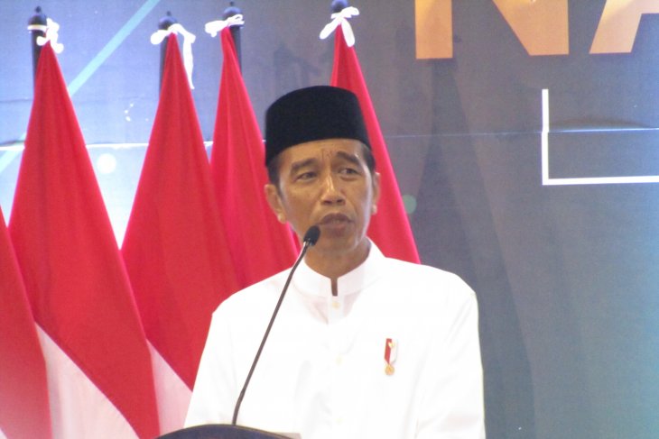 Presiden Jokowi menghadiri peringatan Isra Mi'raj tingkat kenegaraan 2019 di GOR Pandawa, Solo Baru, Kabupaten Sukoharjo, Jawa Tengah, Rabu malam, 3 April 2019. (Foto: Antara)