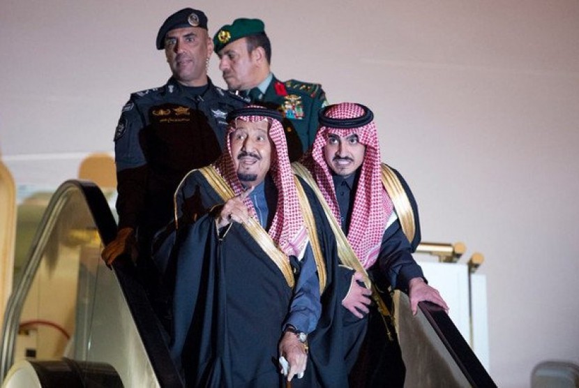 Raja Salman mengadakan pembicaraan dengan Raja Bahrain, Hamad Al-Khalifa. (Foto: afp)