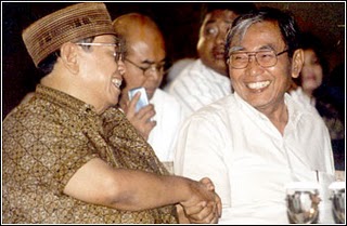 KH Abdurrahman Wahid bersama  Nurcholish Madjid, keduanya almarhum. (Foto: dok ngopibareng.id)
