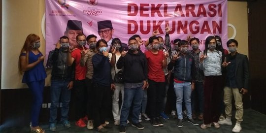 Komunitas LGBT Bandung mendeklarasikan mendukung pasangan capres-cawapres nomor urut 2, Prabowo - Sandiaga Uno, Kamis, 4 April 2019 malam di Bandung. (Foto: merdeka)