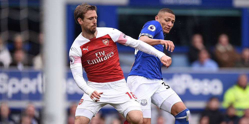 Arsenal harus menelan pil pahit saat bermain di kandang Everton. (Foto: AFP)