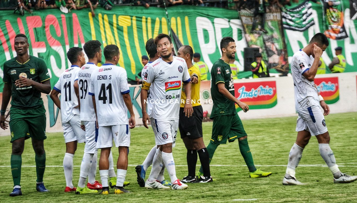 Persebaya raih hasil seri 1-1 saat hadapi Arema FC di Surabaya, Selasa 9 April 2019. (foto: Haris/ngopibareng.id)