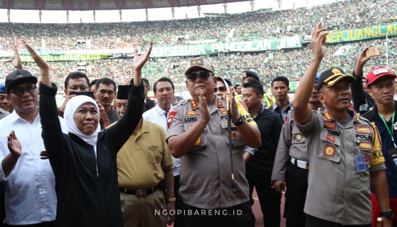 Dari kiri: Gubernur Jatim Khofifah, Kapolda Jatim Irjen Luki Hermawan, Kapolrestabes Surabaya Kombes Pol Rudi Setiawan. (foto: Haris/ngopibareng.id)