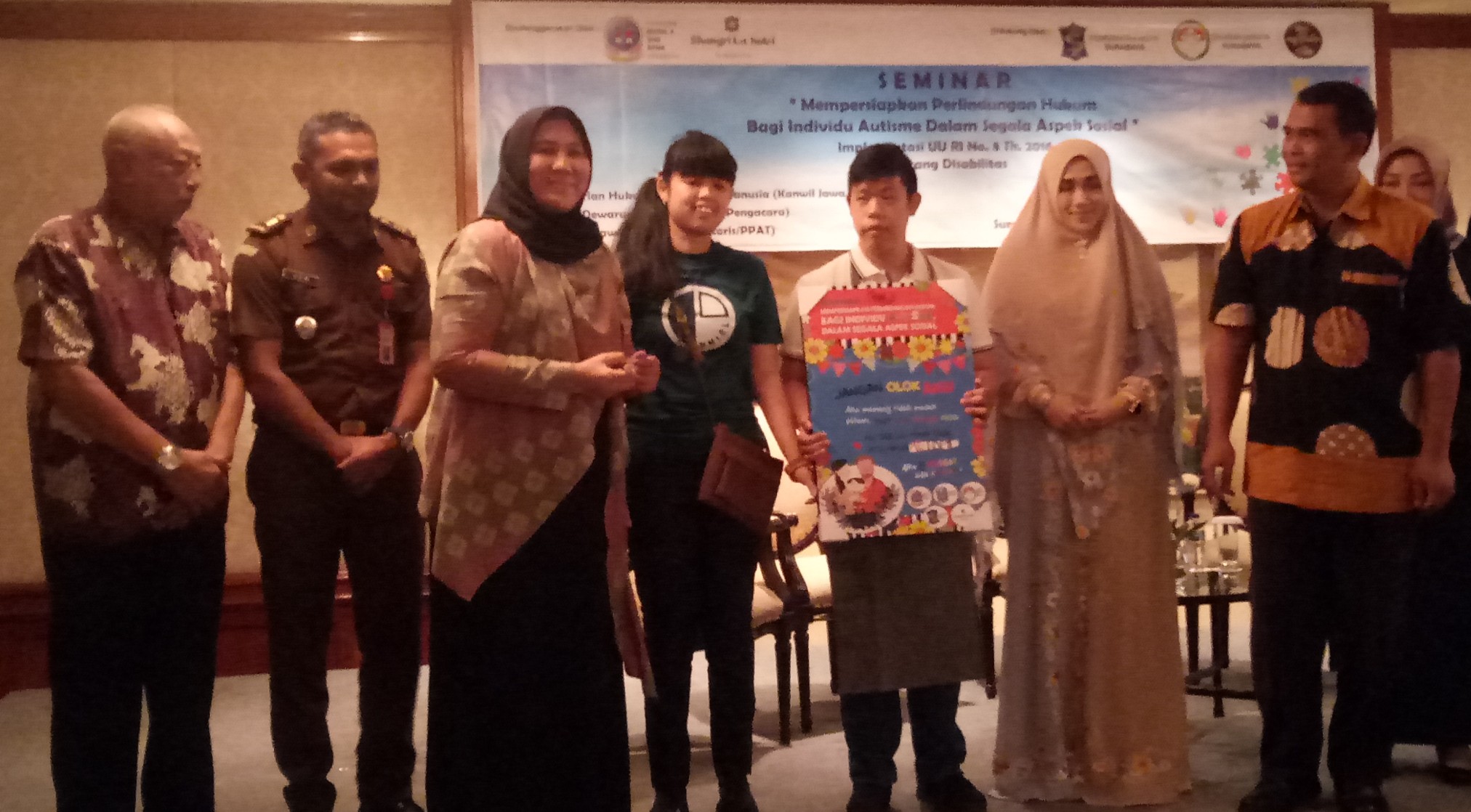 Suasana seminar yang bertema 'Mempersipkan Perlindungan Hukum Bagi Individu Autisme Dalam Segala Aspek' pada Selasa, 9 April 2019 bertempat di hotel Shangri-la Surabaya.  (Foto:Pita/ngopibareng.id)