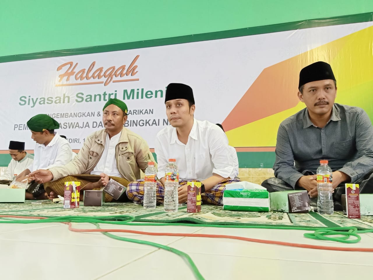 Pertemuan para santri Milenial dan alumni pesantren Jawa Timur. (Foto: rohman taufik f/ngopibareng.id) 