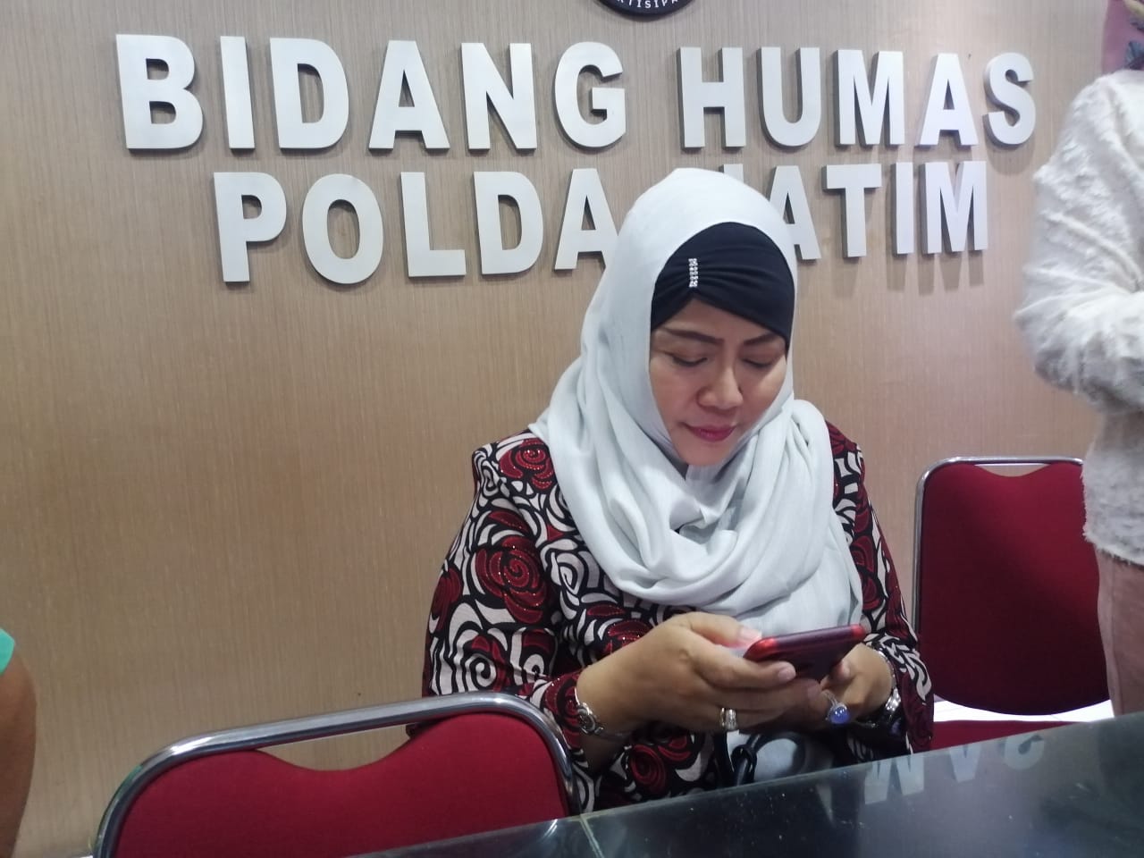 Titik Purnomosari saat memberikan keterangan kepada wartawan (Foto: Alief/ngopibareng.id)