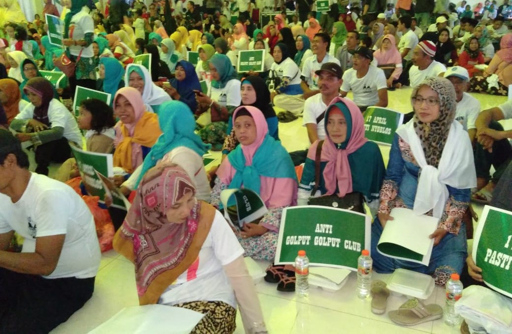 Sejumlah santri milenial saat menghadiri acara deklarasi dukungan bagi Jokowi-Ma'ruf di Jombang, Kamis, 11 April 2019. (Foto: istimewa)