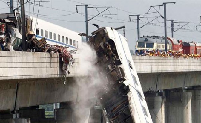 Kecelakaan kereta api kargo di kawasan Provinsi Henan, China. (Foto: Antara/Reuters)