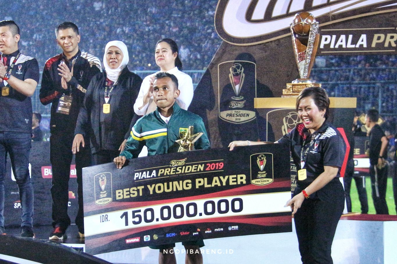 Pemain Persebaya, Irfan Jaya raih best young player di Piala Presiden 2019. (foto: Haris/ngopibareng.id)