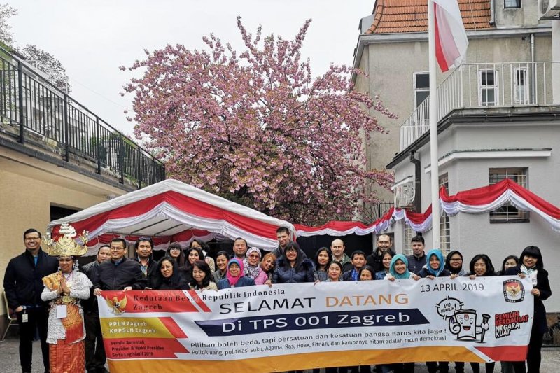 Suasana Pemilu RI 2019 di tempat pemungutan suara (TPS) di KBRI Zagreb, Kroasia, Sabtu 13 April 2019. (Foto: Ant)