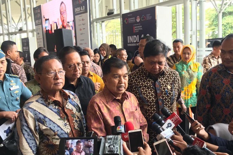 Wakil Presiden Jusuf Kalla memberikan pernyataan pers di Indonesia Convention Exhibition (ICE) BSD City, Tangerang Selatan, Senin 15 April 2019 (Foto: Antara/Fransiska Ninditya)