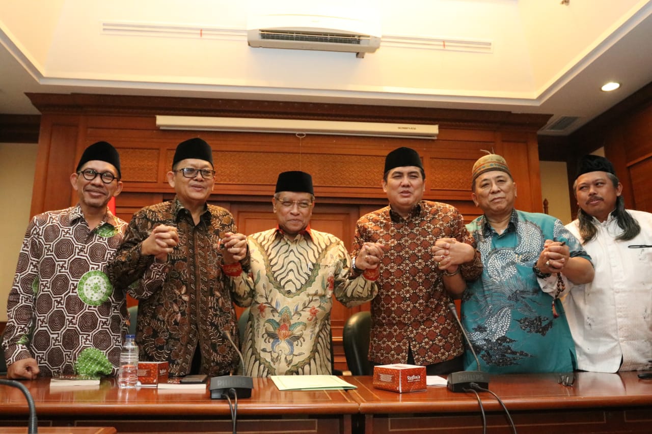 Ketua Umum PBNU KH Said Aqil Siroj bersama jajarannya di PBNU Jakarta. (Foto: nu for ngopibareng.id)