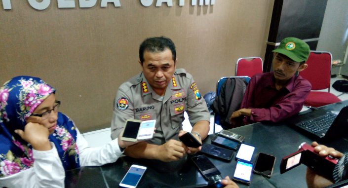 Kabid Humas Polda Jatim Kombes Pol Frans Barung Mangera. (Foto: Farid/ngopibareng.id) 