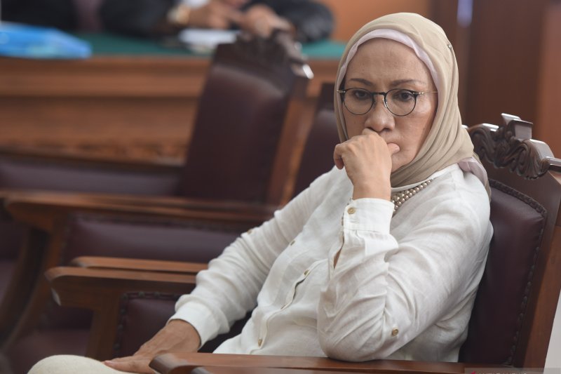 Terdakwa kasus penyebaran berita bohong atau hoaks Ratna Sarumpaet saat menjalani sidang di PN Jakarta Selatan. (Foto: Antara)