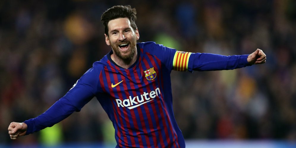 Messi menjadi bintang lapangan saat Barcelona membantai MU 3-0. Kemenangan ini sekaligus mengantarkan Barca lolos semifinal Liga Champions. (Foto: AP)