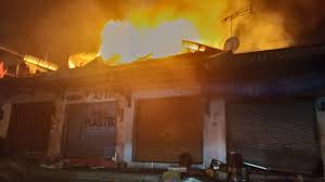 Kobaran yang membakar Pasar Lawang, Rabu, 17 April 2019 malam. (Foto: Ant)