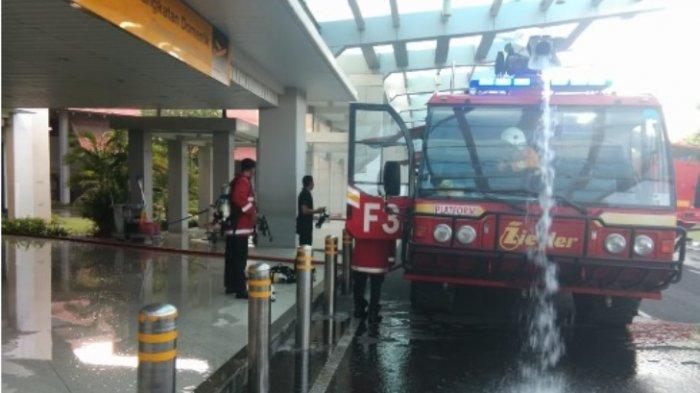 Sejumlah kendaraan pemadam kebakaran dari Pos Kunti dan Majahapit bergerak cepat ke arah Bandara I Gusti Ngurahrai (Foto: Dokumentasi BPD Badung)