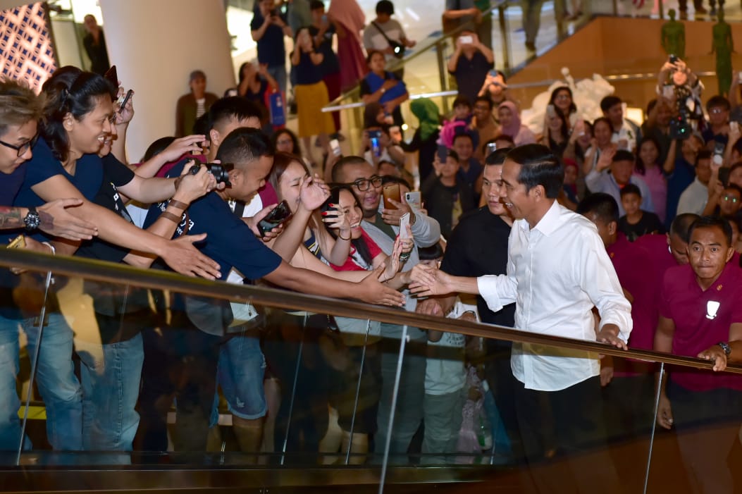 Jokowi saat mengunjungi salah satu pusat perbelanjaan terbesar di Jakarta, Grand Indonesia Mall.  (Foto: setneg for ngopibareng.id)