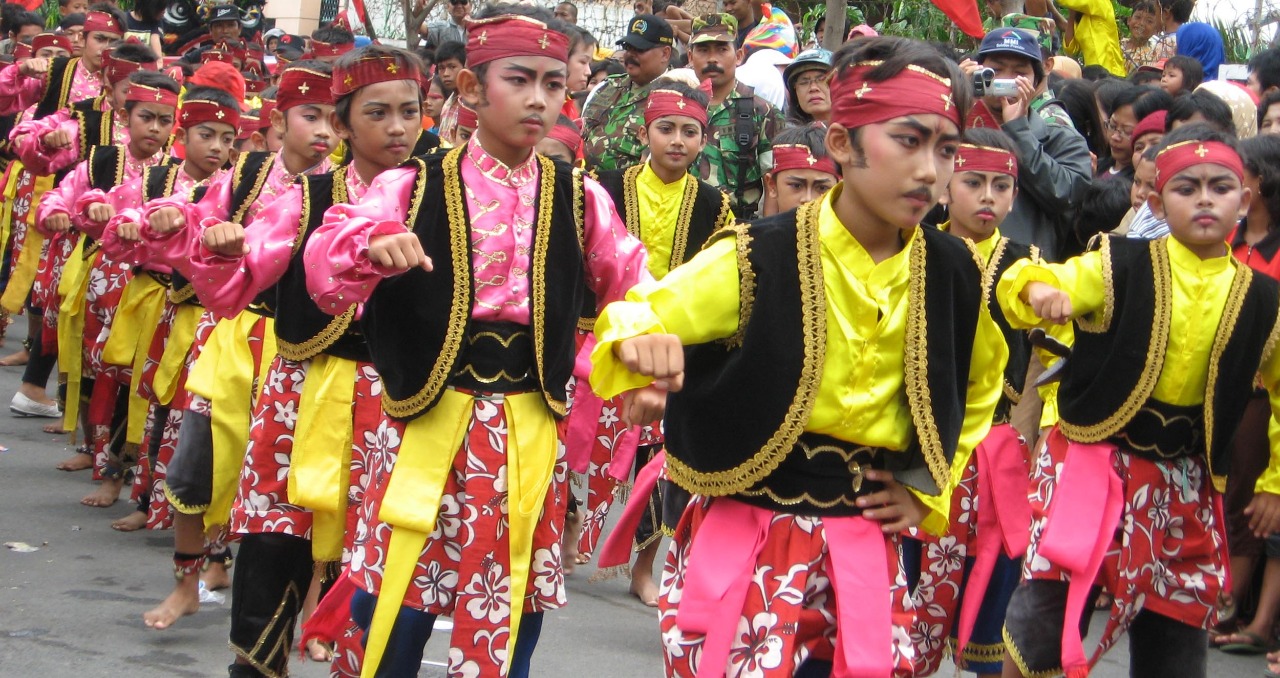 SEBANYAK 273 penari Glipang memeriahkan Hari Jadi Kabupaten Probolinggo (Harjakapro) ke-273 di alun-alun Kraksaan. (foto: Ikhsan/ngopibareng.id)