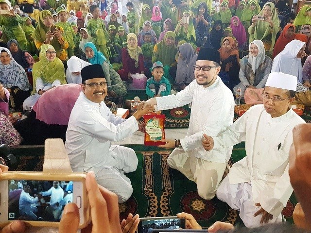 KH Maksum Faqih (dua kanan) saat bersama Ketua PBNU Saifullah Yusuf (kiri). (Foto: Istimewa)