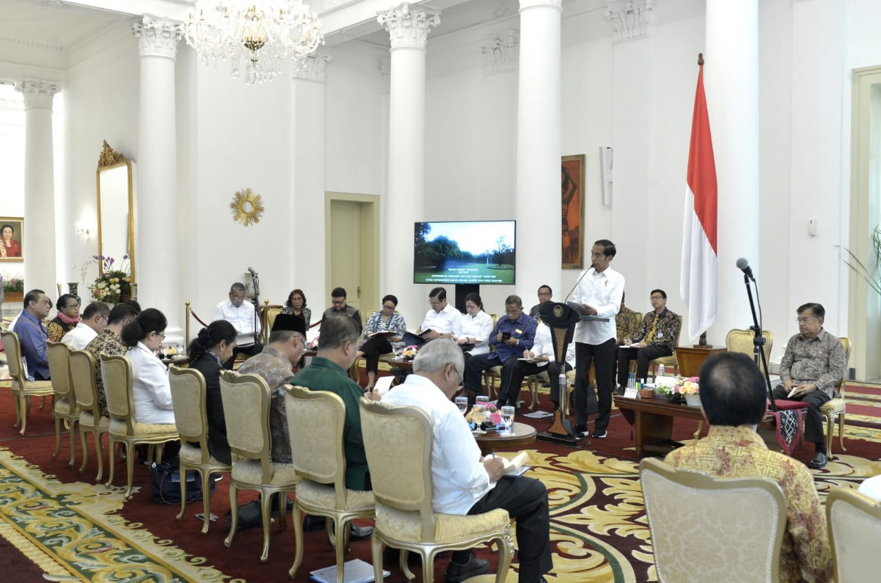 Presiden saat memimpin sidang kabinet paripurna di Istana Kepresidenan Bogor, Jawa Barat, Selasa, 23 April 2019. (Foto: setneg for ngopibareng.id)