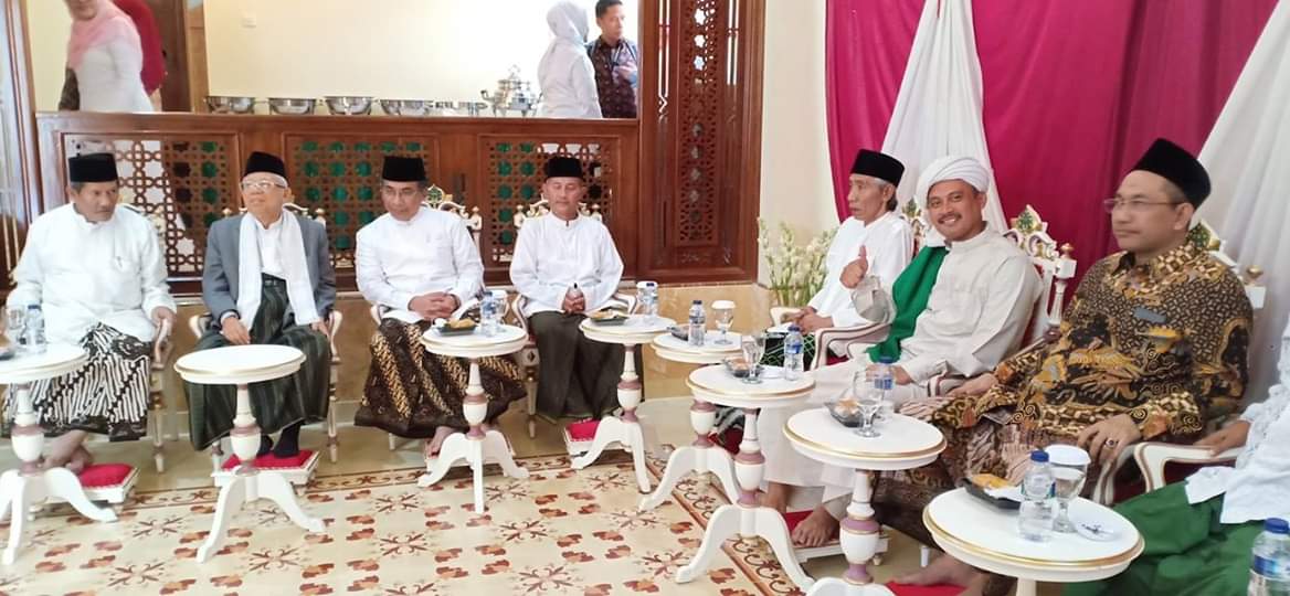 KH Ma'ruf Amin dan Habib Hilal Alaidid, bersama para tokoh di Jogjakarta. (Foto: kma for ngopibareng.id)