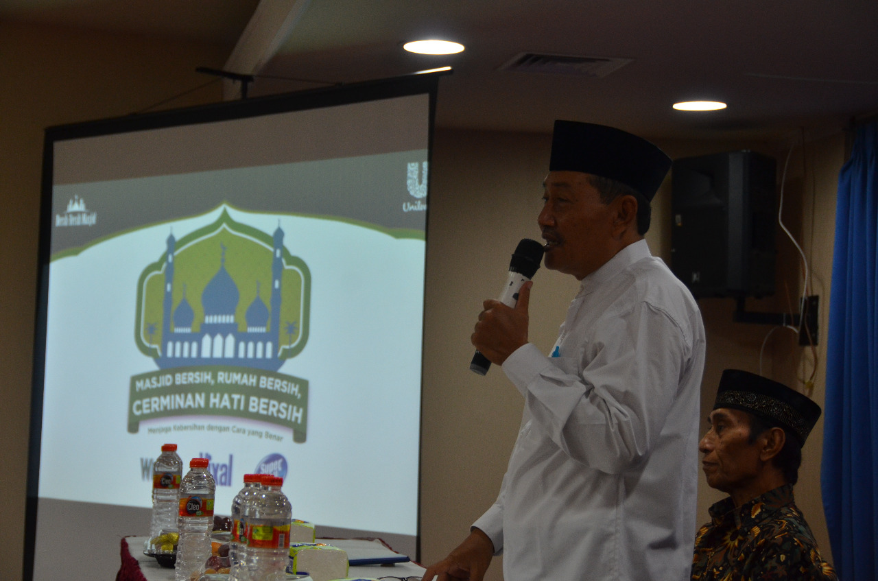 H Roni Sya’roni, Direktur Spektra Surabaya, pada pelatihan program Bersih-Bersih Masjid di Surabaya. (Foto: riadi/ngopibareng.id)