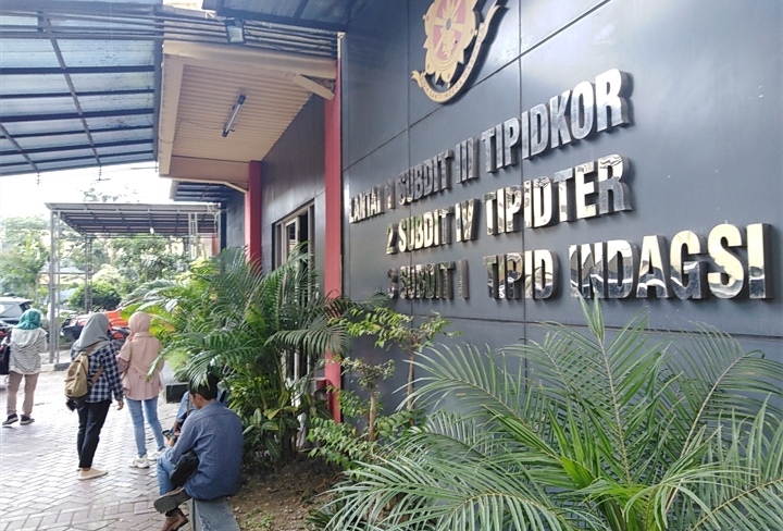 Gedung Subdit III Tipidkor Polda Jatim, Jumat 26 April 2019. (Foto:Farid/ngopibareng.id) 
