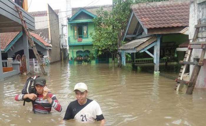 Pemukiman di Tangerang kena banjir luapan Sungai Cisadane, Jumat 26 April. (Foto:PR)